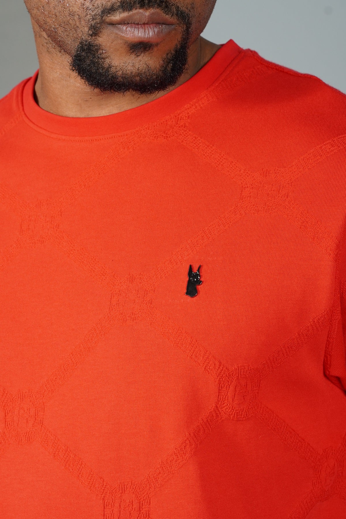 M298 Embossed ṣọkan Tee - Red