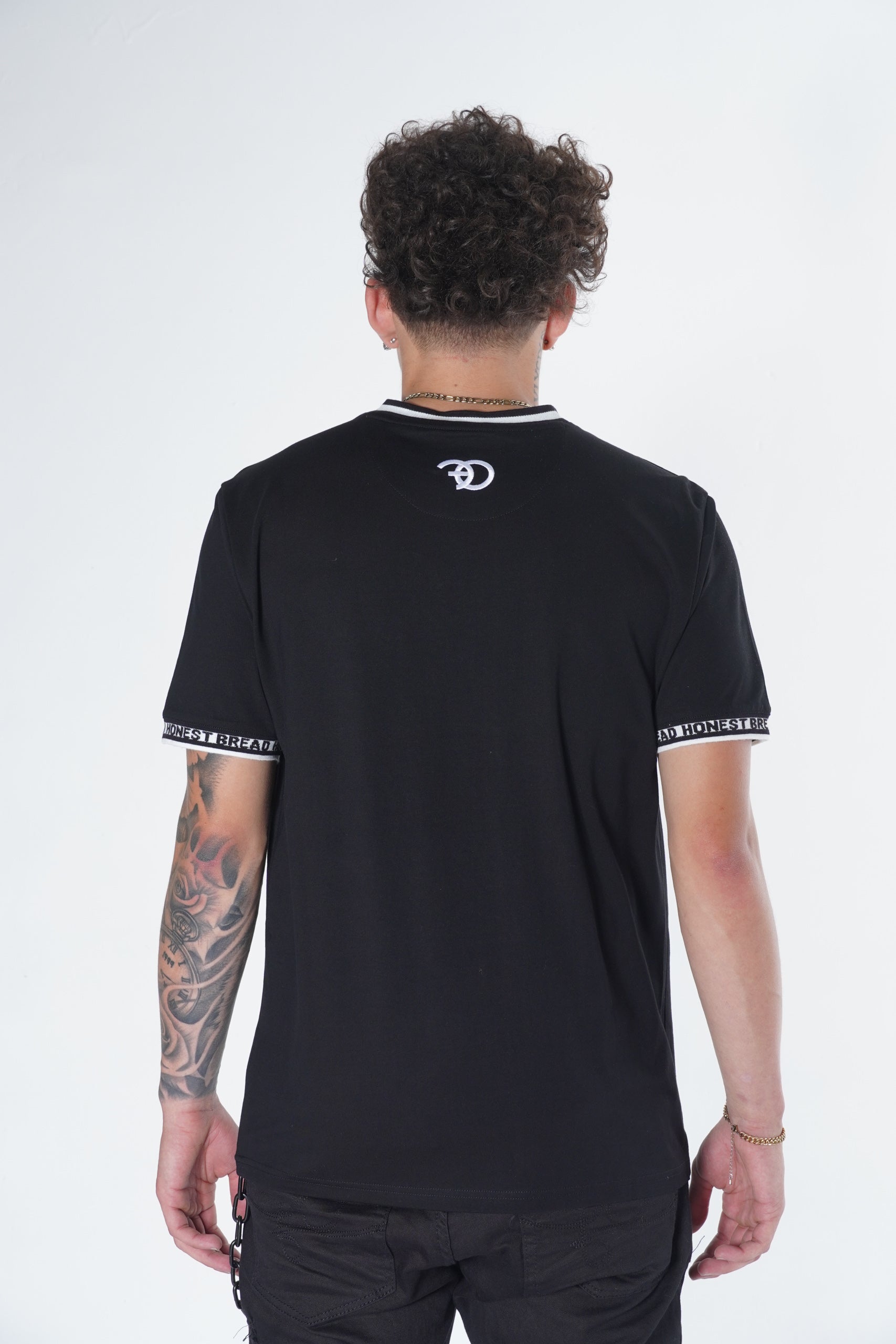 F123 Otitọ Akara Tee - Black