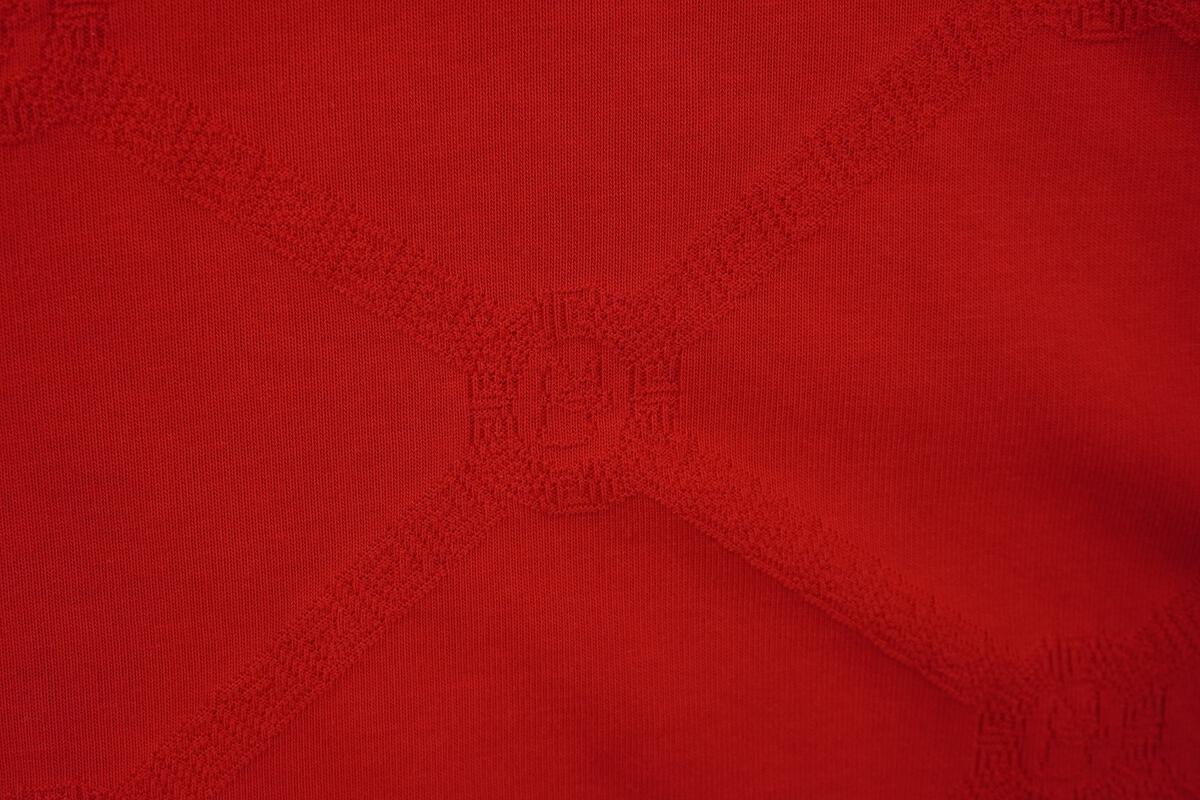 M298 Embossed ṣọkan Tee - Red